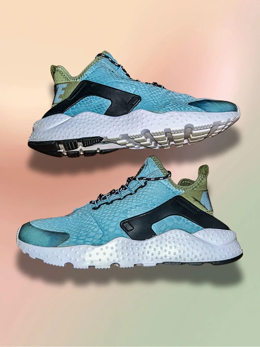 Nike Women’s Air Huarache Run Ultra SE Size 10